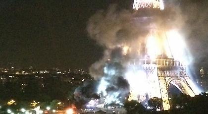 Πάγωσε η υφήλιος με τους καπνούς στον Πύργο του Άιφελ (video)