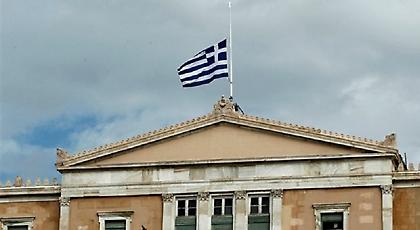 Η Ελλάδα συμπαραστέκεται στο γαλλικό λαό - Μεσίστιες σημαίες στα δημόσια κτίρια
