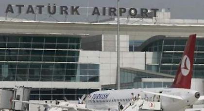 Ελληνες προσγειώθηκαν στο Ατατούρκ μόλις έγινε το πραξικόπημα - Τους κρατά ο στρατός