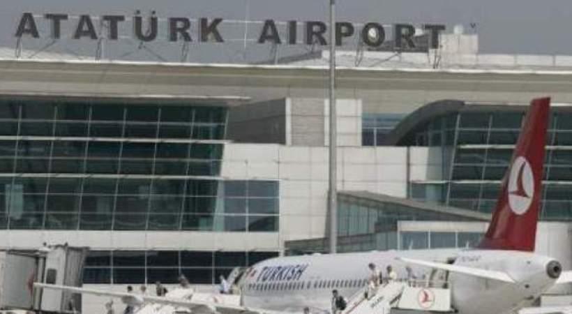 Ελληνες προσγειώθηκαν στο Ατατούρκ μόλις έγινε το πραξικόπημα - Τους κρατά ο στρατός