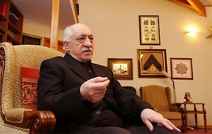 Ποιος είναι ο Φετουλάχ Γκιουλέν που θέλει να ρίξει τον Ερντογάν