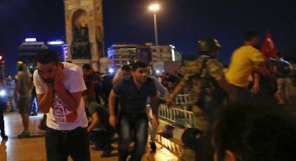 17 νεκροί αστυνομικοί από πυρά πραξικοπηματιών στην Τουρκία!