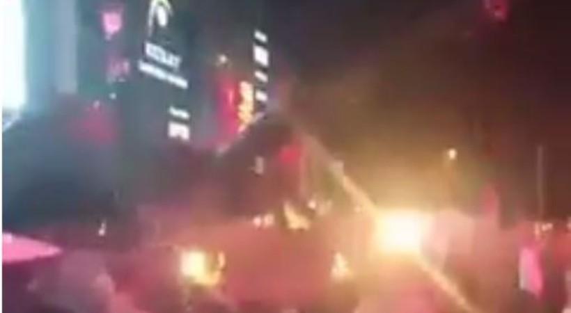 Τούρκοι πολίτες μπαίνουν μπροστά στα τανκς (video)