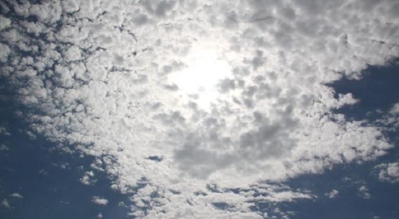 Νεφώσεις και τοπικές βροχές το Σάββατο