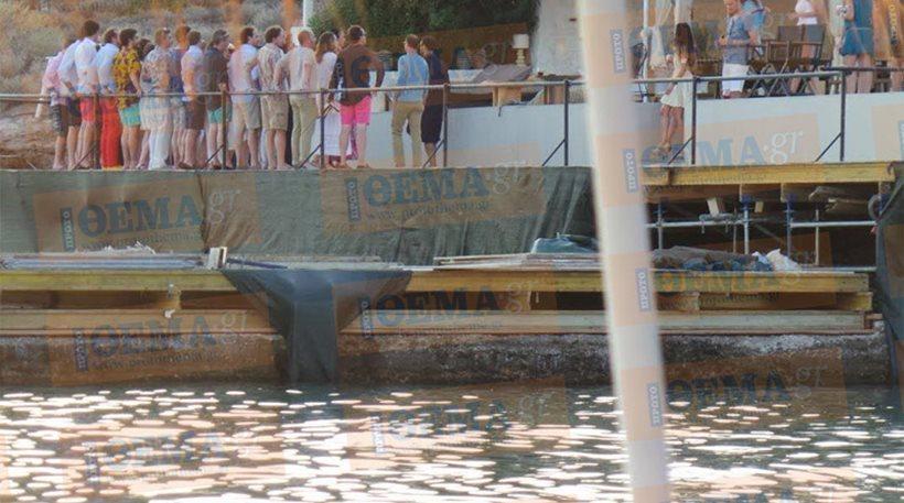 Σύρος: Εξέδρα- έκτρωμα στήθηκε μέσα στη θάλασσα για το γαμήλιο πάρτι Έλληνα μεγαλοεπιχειρηματία