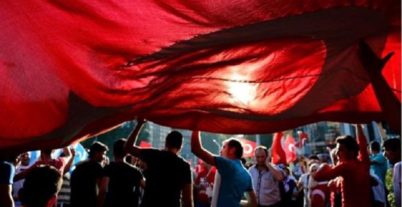 Χιλιάδες συγκεντρωμένοι υποστηρικτές του Ερντογάν στην Κωνσταντινούπολη