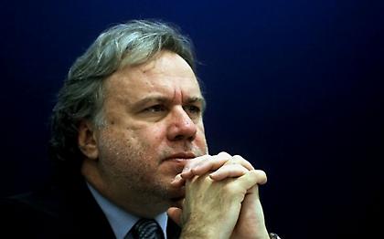 Αποκλείει περικοπή 13ου και 14ου μισθού ο Κατρούγκαλος