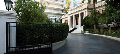 Ο Ιούλιος των αλλαγών: Εκλογικός νόμος, Συνταγματική αναθεώρηση, άδειες