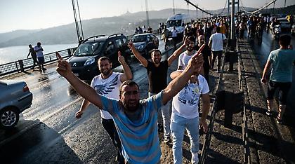 Τουρκία: Ο έλεγχος έχει αποκατασταθεί, αλλά μερικοί πραξικοπηματίες εξακολουθούν να διαφεύγουν