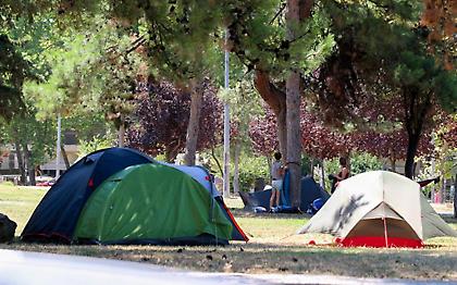 Μαγειρεία, ντουσιέρες και αντίσκηνα στο campus του ΑΠΘ
