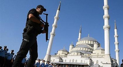 Μπαράζ εκκαθαρίσεων και στην τουρκική αστυνομία