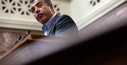 Θεοδωράκης: Κύριο προσόν για τηλεοπτική άδεια η «κουμπαριά» με την κυβέρνηση