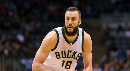 Μένει στους Μπακς ο Πλάμλι