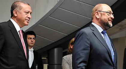 Σουλτς: O Eρντογάν θέλει να μονοπωλήσει την εξουσία