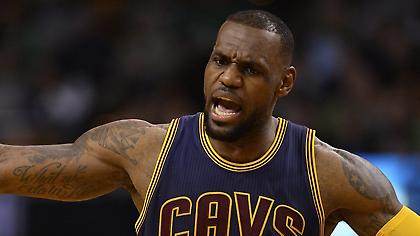 Γιατί αργεί να υπογράψει ο Λεμπρόν;