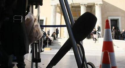 Κυβέρνηση: Οι λόγοι που «κόψαμε» Mega, Σαββίδη και Κύπριους