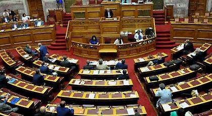 Βουλή: Πυρ ομαδόν κατά του εκλογικού νόμου από την αντιπολίτευση