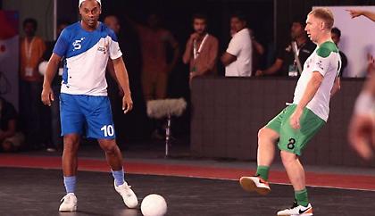 Ο Ροναλντίνιο δεν ξεχνά τους οπαδούς του (pic)