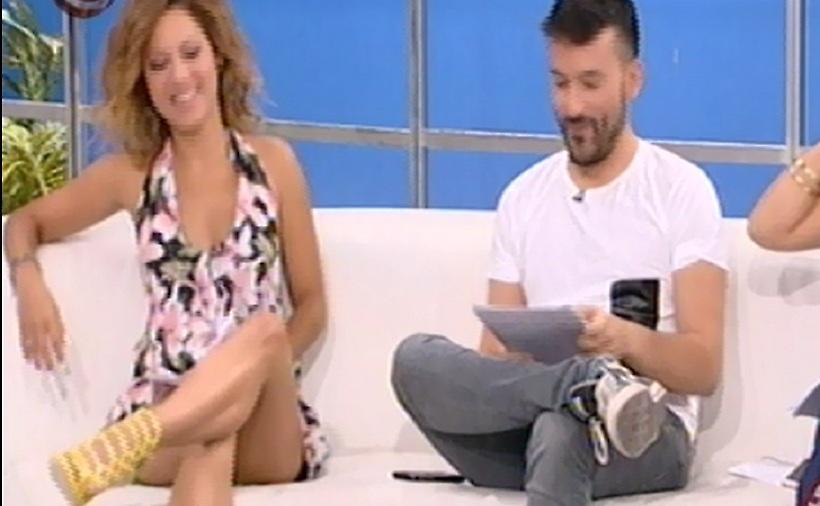 Το σέξι σταυροπόδι συνεργάτιδας της Γερμανού στο «Ε» (video)