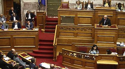 Εκλογικός νόμος: Διαξιφισμοί Τσίπρα - Γεννηματά, σφοδρές συγκρούσεις και τρολαρίσματα