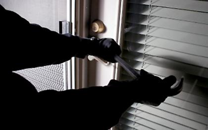 Χτυπούσε την μητέρα για να αναγκάσει την κόρη να του δώσει 600 ευρώ