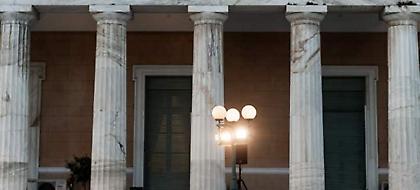 Στο προαύλιο της Βουλής η φιέστα Τσίπρα για τη συνταγματική αναθεώρηση