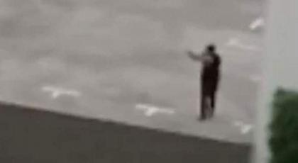 Αυτόπτες μάρτυρες: Ο μακελάρης του Μόναχο φωνάζει «Είμαι Γερμανός» (video)