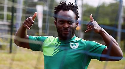 Στο πλευρό του Ντεμπά Μπά ο Εσιέν (pic)