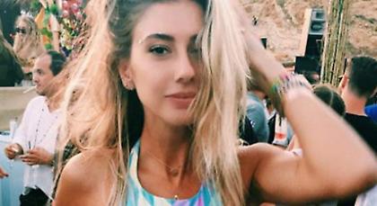 Η καλλονή σύντροφος του Τούρκου καναλάρχη ξεσάλωσε στη Μύκονο (pics)