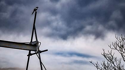 Μικρή πτώση της θερμοκρασίας με τοπικές νεφώσεις και βροχές