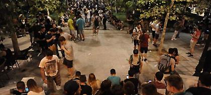 Η φρενίτιδα του Pokemon Go κυριεύει και την Αθήνα -Καρέ καρέ το κυνήγι Πόκεμον στο κέντρο της πόλης