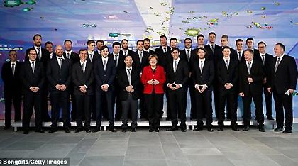 Θεωρία συνωμοσίας: Μέρκελ και Μέι ανήκουν στους... Ιλουμινάτι;