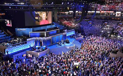 Η Χίλαρι Κλίντον εξασφάλισε και επίσημα το χρίσμα των Δημοκρατικών