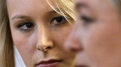 Η Μαριόν Λεπέν πάει στρατό: «Κάντε κι εσείς το ίδιο. Ξυπνήστε»