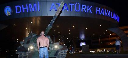 Tουρκία: 8.651 στρατιώτες επιχείρησαν να ρίξουν την κυβέρνηση, ανακοίνωσε ο στρατός