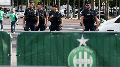 Έφτασαν στο «Ζοφρουά Γκισάρ» οι παίκτες της ΑΕΚ (videos)