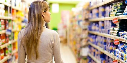 Στο λιανεμπόριο τροφίμων η χρήση καρτών φθάνει έως και το 50% των αγορών