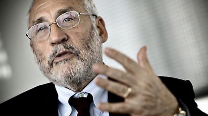 Στίγκλιτς: Το πρώτο ελληνικό πρόγραμμα σχεδιάστηκε για να σωθούν οι γαλλογερμανικές τράπεζες