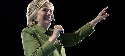 Δημοσκόπηση: Η Κλίντον παραμένει 6 μονάδες μπροστά από τον Τραμπ -Tο 25% δεν θέλει κανέναν τους