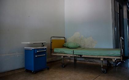 Πατέρας καταγγέλλει: Τον χτυπούσαν αλύπητα στο χειρουργημένο κεφάλι