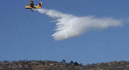 Μεγάλες πυρκαγιές στην Εύβοια και στις Ερυθρές Αττικής -Μάχη για να μη φτάσουν σε σπίτια οι φλόγες