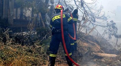 Υπό μερικό έλεγχο η πυρκαγιά στις Ερυθρές Αττικής