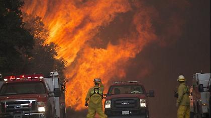 Ανεξέλεγκτη η φωτιά στην Καλιφόρνια: Πάνω από 130.000 στρέμματα έχουν καεί