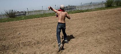 Σοκάρει δήμαρχος στην Ουγγαρία: Επικροτεί το κυνήγι των προσφύγων