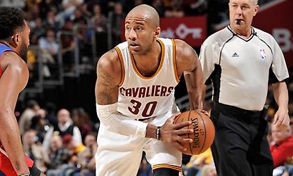 Ελεύθερος από Καβαλίερς ο Τζόουνς