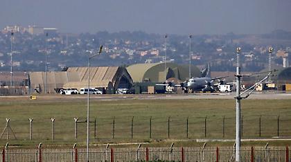 Η αστυνομία απέκλεισε το Ιντσιρλίκ - Φήμες για νέα προσπάθεια πραξικοπήματος