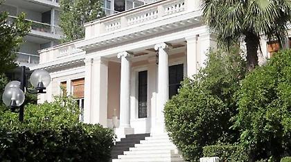 Πάρος- Σαντορίνη: Για ιστορίες με... φίδια μιλά η κυβέρνηση