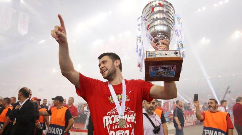 Ευχές Ολυμπιακού σε Παπανικολάου (pic)