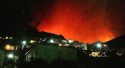 Συγκλονιστικές εικόνες από την φωτιά στην Βόρεια Εύβοια (pics/videos)