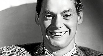 Δεν πετάει... κολυμπάει ο «Ταρζάν»! (pics)